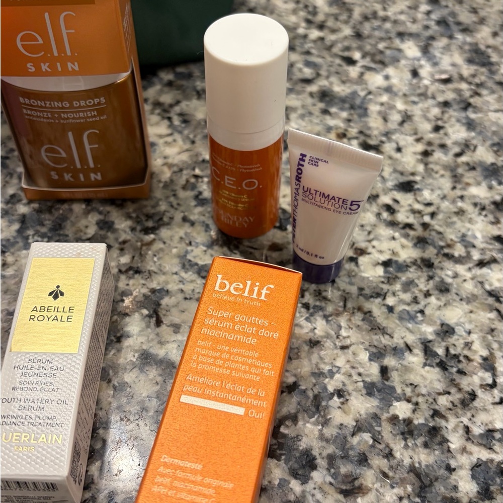 Green Cosmetic Bag with Skincare Products - Picture 4 of 4